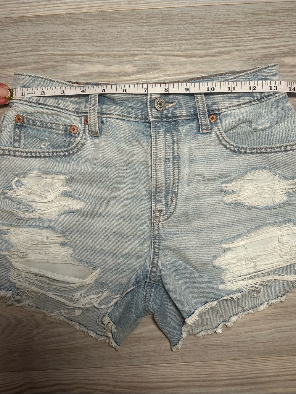 American Eagle Outfitters
Light Blue Distressed Denim Shorts - Size 2 - Picture 10 of 12